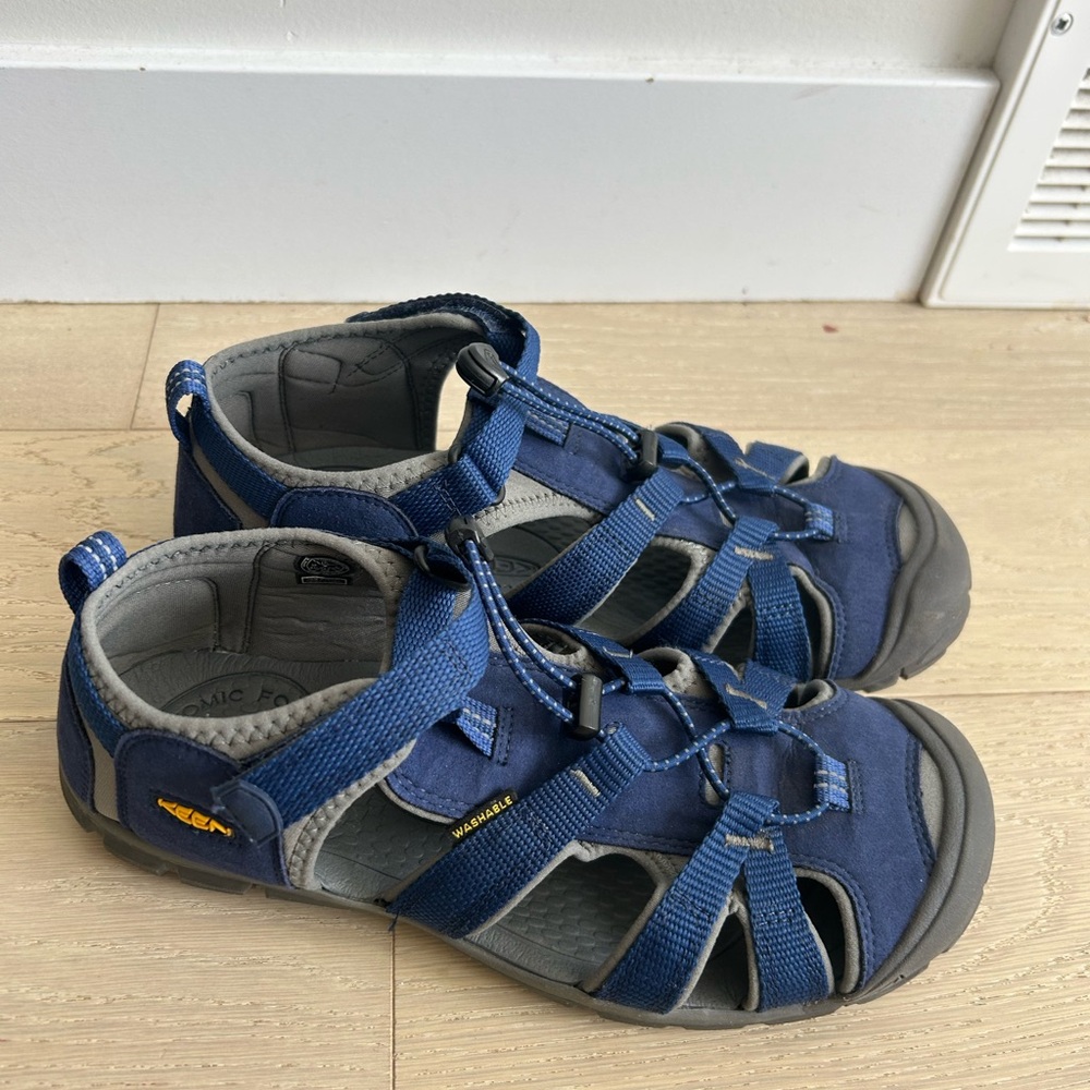 KEEN Big Kids Blue and Gray Closed-Toe Outdoor Sandals